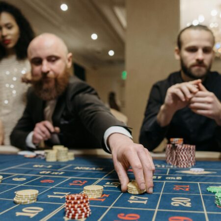 Strategii de bază pentru începători în jocurile de cazinou: cum să joci inteligent și să te distrezi responsabil