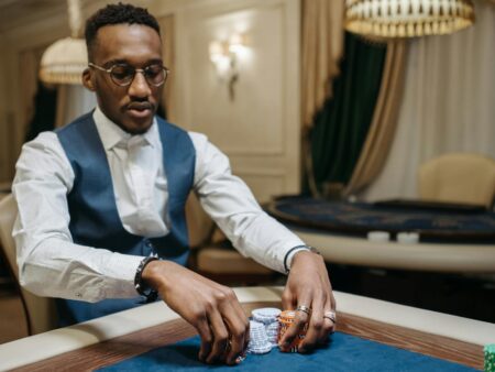 Cum să îți Crești Șansele de Succes prin Gestionarea Emoțiilor în Cazinoul Online: Ghid Practic pentru Începători