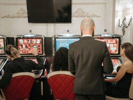 Cum să Te Inițiezi în Sloturile Online: Pași Practici și Sfaturi Esențiale pentru Începători